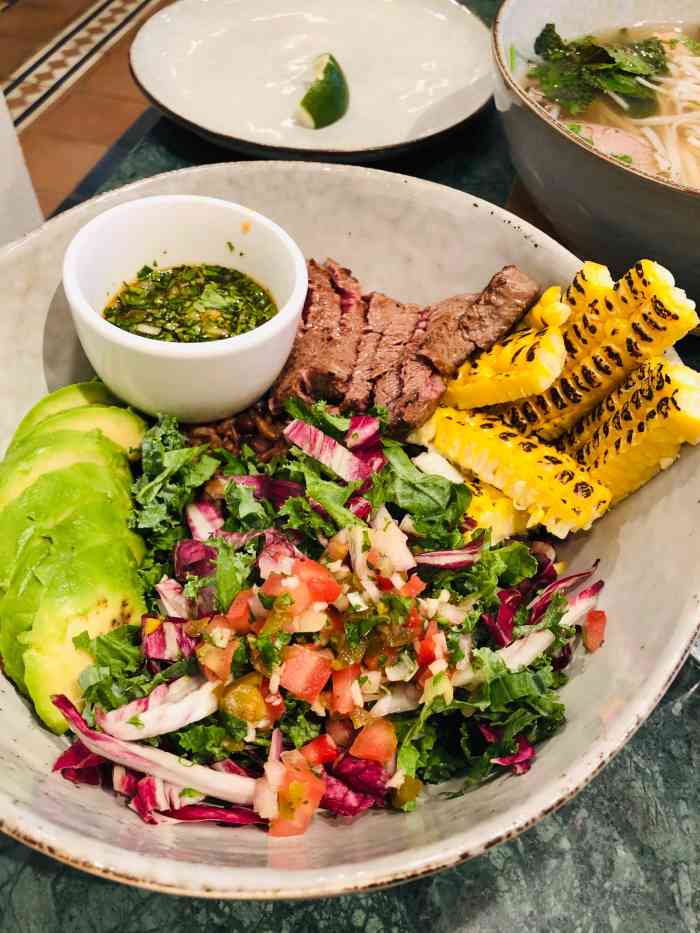 lokal by wagas(国贸汇广场店)-"lokal的招牌应该是烤鸡和pho,因为.