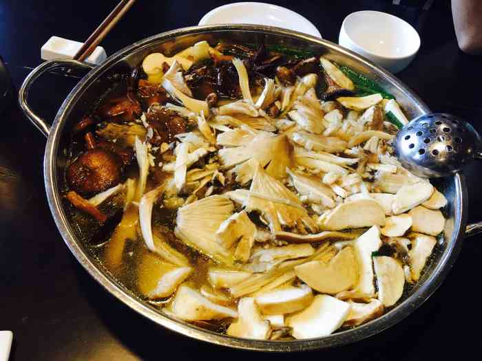 原林野生菌火锅店-"花溪这边好吃的是真的少,稍微像样儿一点的.