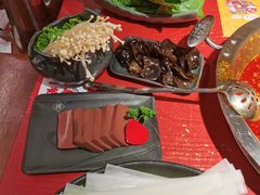 -谭鸭血老火锅(龙湖宝山天街店)
