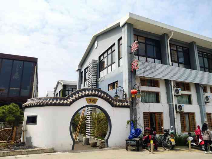 老粮坊文创园-"之前经过,看到老粮坊的路牌,总以为就是老.