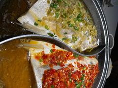 -阿瓦山寨·湘菜现炒·剁椒鱼头王(咸阳总店)