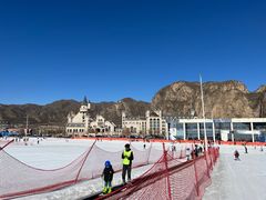 -荣盛康旅野三坡滑雪场