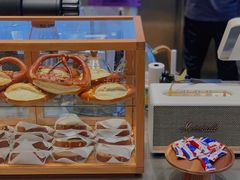 面包甜点陈列柜-MQ COFFEE STAND明谦(新洲店)