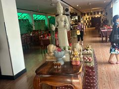 -Neary Khmer Restaurant