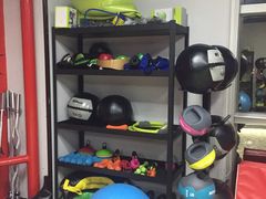 里间角落的器材架-UP健身私教馆(海岸城店)
