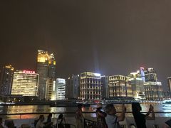 -黄浦江游览十六铺3号码头网红自助餐