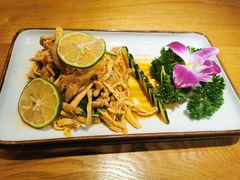 傣味柠檬爱上鸡-麦麦山云南菜(复地活力城店)
