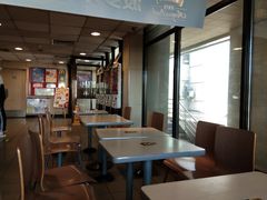 靠窗位-麦当劳(军博店)