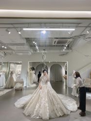 -艾米丽婚纱礼服