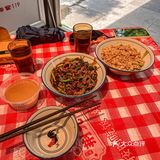 复古路边摊风格的川菜小炒