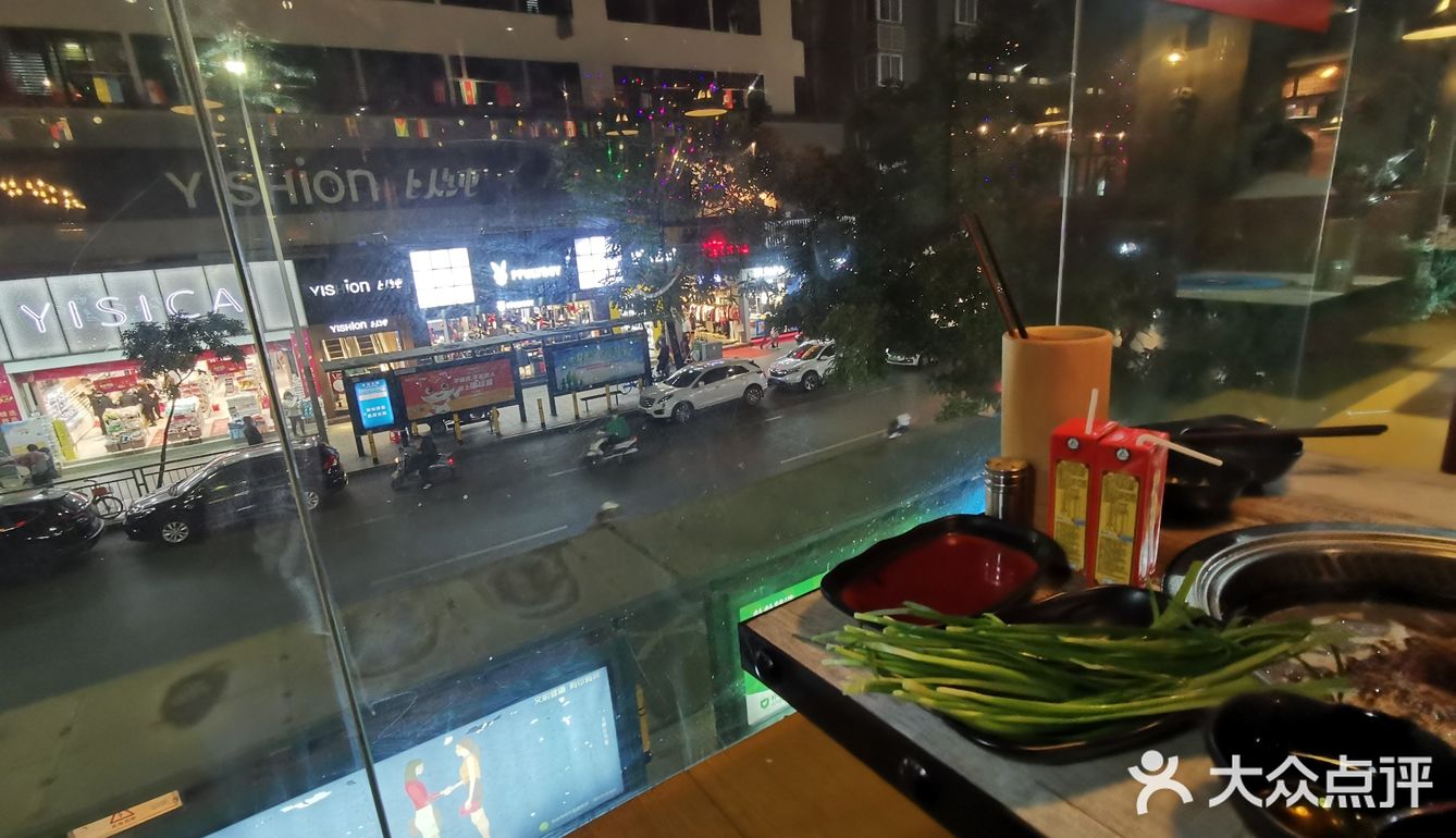 吃自助就来签佰串火锅自助烤肉[调皮]