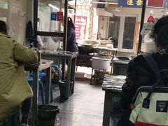 大堂-何老二卤汁凉粉