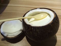 -志龙皇冠吃货椰子铺