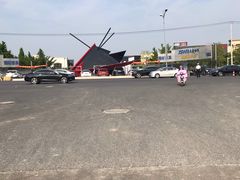 -奥特莱斯停车场