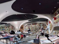 -钟书阁(珍园店)