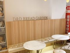 -顶东面包花园·生日蛋糕(世博店)