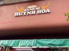 -Bánh Mì Huynh Hoa