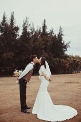 -现代经典婚纱摄影