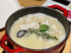 酸汤煮嫩滑鱼片-小大董·烤鸭(五棵松店)