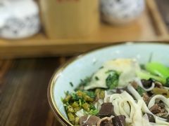 -裕新楼粉面馆·石磨手工粉(四方坪店)