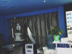 -提一眼镜·蔡司·依视路(小寨店)