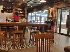 大堂-星巴克臻选(青岛麦凯乐分店)