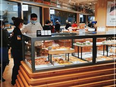 面包甜点陈列柜-七鲜超市(瑞虹天地太阳宫店)