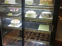 面包甜点陈列柜-德大西餐社(云南南路店)