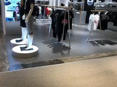 -王府井百货熙地港店