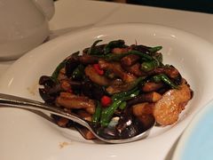黑枞菌嫩椒炒黑豚肉-飶香居(省博物馆店)