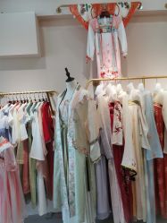 -一揽芳华汉服旗袍体验馆(拙政园店)