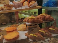 墨鱼汁肠仔包-PAPER STONE BAKERY(天环店)