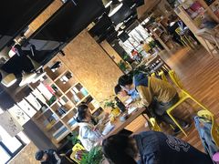 -新华里咖啡书吧(新华书店小寨店)