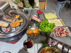 -围炉肉舍•炭烤活鳗•丹东海鲜烤肉(步行街店)