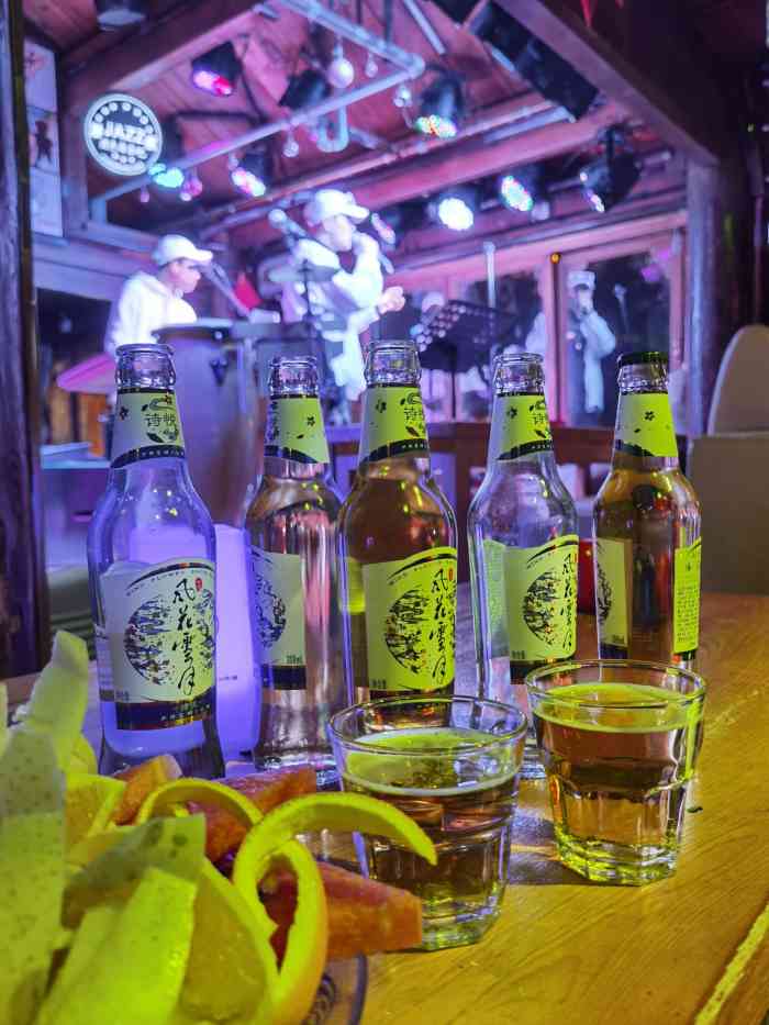 爵色酒吧-"有点黑,价格贵,无优惠,服务差,小吃受潮."-大众点评移动版