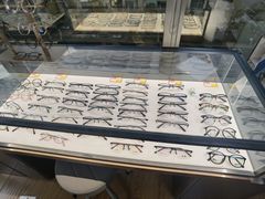 -优视觉视光中心•青少年近视防控(新世界中心写字楼店)