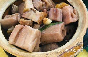 Braised Pork with Lotus Root in Clay Pot