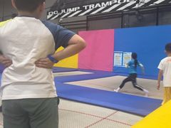 -超时空蹦床团建·VR潮玩运动娱乐·生日派对游乐园(金桥店)