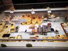 面包甜点陈列柜-米洛克欧洲蛋糕(西南路店)
