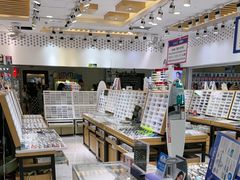 -美式眼镜·授权蔡司.依视路.尼康.豪雅.明月(人民广场店)