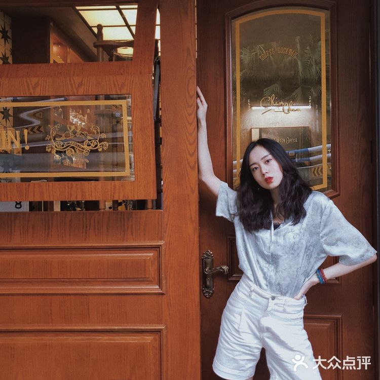 重庆复古咖啡厅 | 楼梯下的英伦风