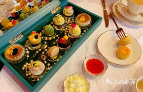 Two-Person Creative Jewelry Box Afternoon Tea