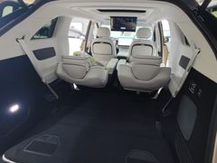 -小鹏汽车(上海静安大融城店)