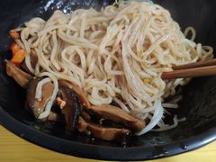 -两勺子一碗口水鸡拌面