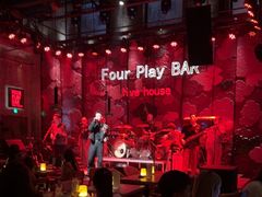 -FOUR PLAY BAR