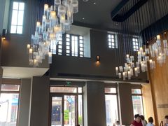 -奕欧来上海购物村停车场