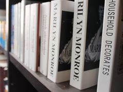 -钟书阁(松江泰晤士小镇店)