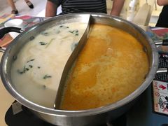 椰奶鸡汤配咖喱鸡肉汤鸳鸯锅底-甘尼仕印度餐厅爵士酒吧(阳春巷店)