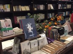 -钟书阁(松江泰晤士小镇店)