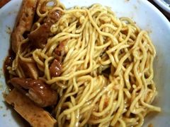 -松树干拌面店